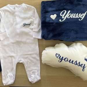 Grenouillère 0-3 mois prénom youssef + coussin + couverture plaid